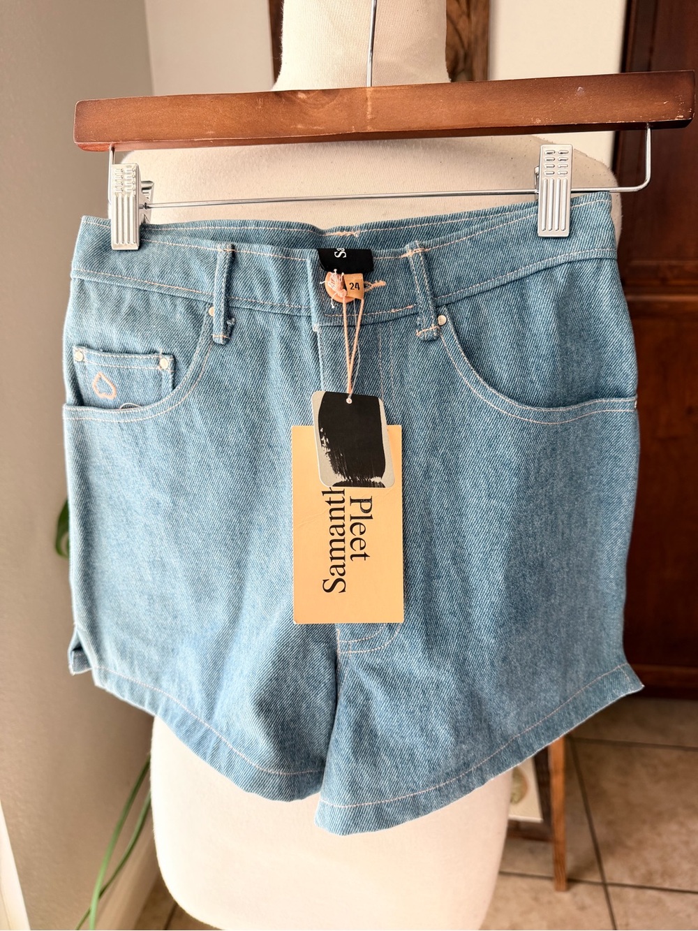 Samantha Pleet Denim Shorts Size 24 NWT
